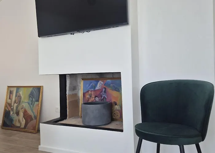 Seaview Art With Balcony