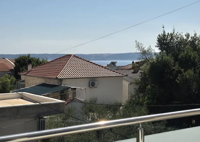 Daire Seaview Art With Balcony Kastela