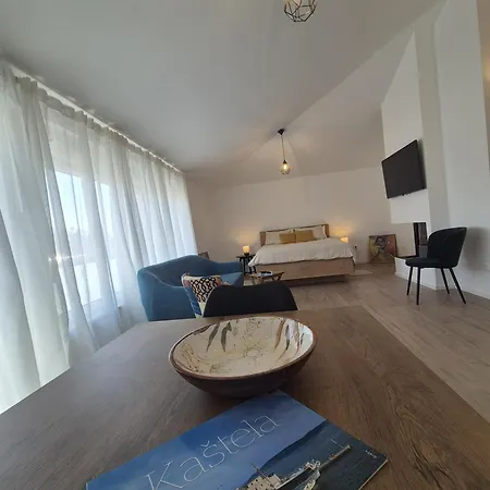 Seaview Art With Balcony * Kaštela